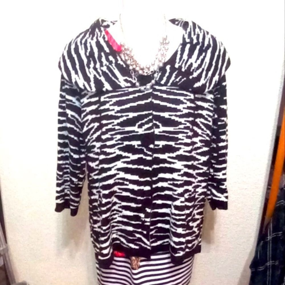Rafael Black & White Geometric Print Button Up Cardigan
